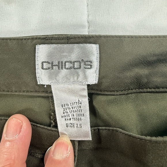 Chico’s Woman’s Army Green Pants size 2.5.  Light weight B41 - Picture 4 of 6